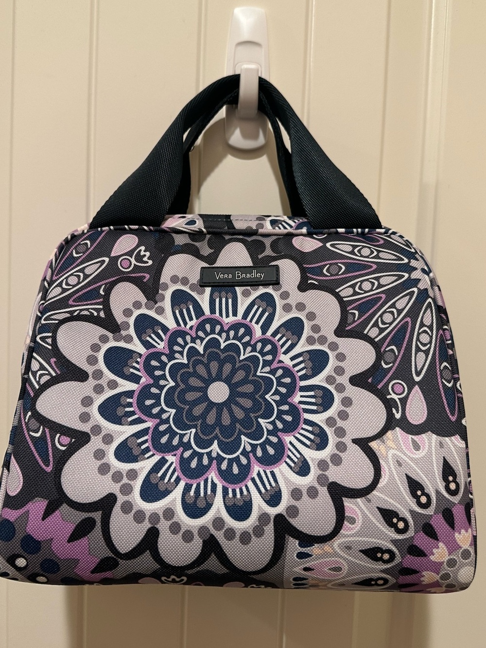EUC Vera Bradley Lighten Up Lunch Cooler Bag in Tranquil Medallion